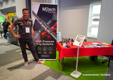 Jurnjan van den Bremer toont de nevelsystemen van MJ-Tech.