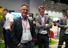 Nog even de laatste veredelaars verzamelen! William van der Riet van Axia met Arjan van Steekelenburg van Hazera.