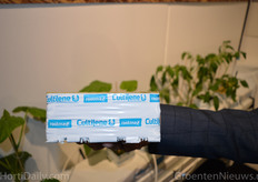 "Rootmaxx of Cultilene - bekend door de gekruiste vezelstrucutuur. Serge Pas:"Deze structuur komt de stevigheid van het blok ten goede en zorgt voor een betere waterverdeling."