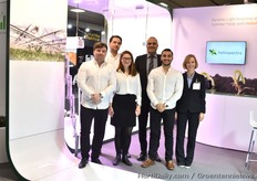 Verlicht met het Heliospectra team! Matthew Grantham, Wiktor Paijkull, Caroline Nordahl Wells, Ali Ahmadian, Ruben Gonzalez & Caroline Wells, tonen hun light control systemen http://www.hortidaily.com/article/40521/Light-control- system-showcased-at-upcoming-shows