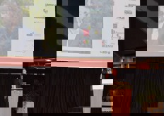 Ook Sjaak van der Tak (Glastuinbouw Nederland) kreeg even het woord tijdens de ‘nieuwjaarsreceptie’ waarin echt wat gedaan wordt aldus Sjaak.