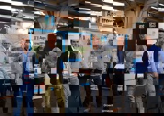 Job Bossers (JB Hydroponics) met de buren van AgrowSer: Jeroen van Leeuwen, John Duijvestijn, Eric van der Klauw én Frans Angelino (FS Europe).