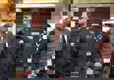 Jan Koevoets van KLEP in gesprek met teler Ton Huijsmans