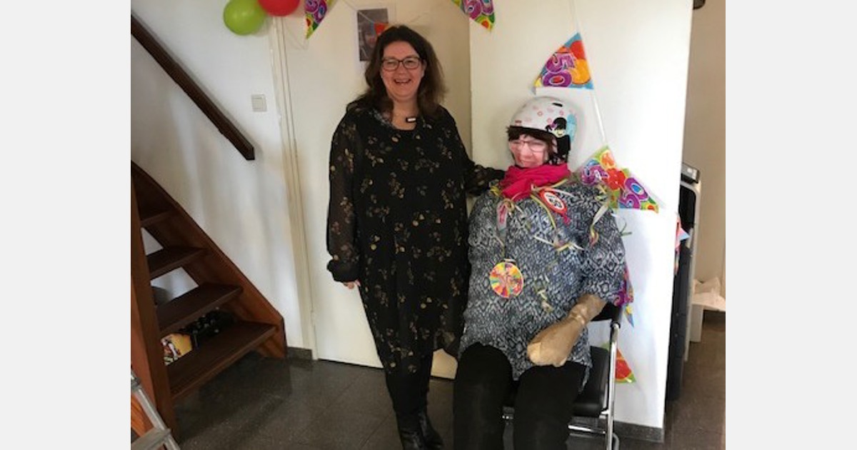 Angelique van Soest (Jan Oskam) ziet Sara