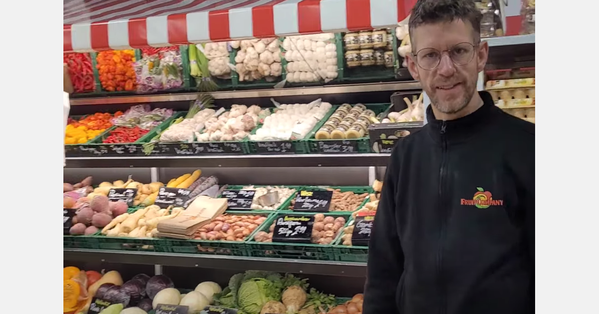 Reinout Kuipers opent vernieuwde Fruitcompany in Uithoorn