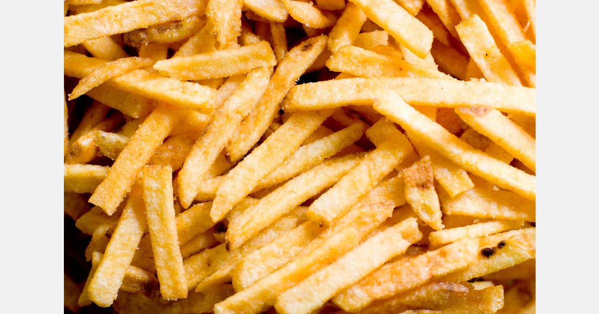 Kinderen leren friet maken van overschot aardappelen in Zeewolde