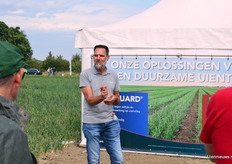 Maarten van der Marel van Certis Belchim. Ze gaven uitleg over Nemguard. Nemguard is een middel tegen aaltjes, door het te gebruiken stel je je opbrengst veilig.