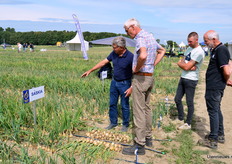 Kees Hoogzand vanHoza Zaden geeft uitleg over hun rassen.