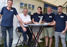 Deltaseeds is trots op haar Delta Gigant zaaiuiras, Johnny en Rinus van de Berge, Johnny z’n dochter Rhodé, Luc Hoste, Adrian Dek