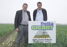 "Rinus en Johnny van den Berge van Delta Seeds. De Kruiningse ondernemers namen 3 jaar geleden het ras 'Delta Gigant' over van de firma Wabeke en jaarlijks stijgt de verkoop met wel 30%. "Het ras is fors verbeterd op kwaliteit en vroegheid en geeft goede kilo's", vertelt Johnny. "En qua bladvlekken is het ras resistent ten opzichte van de hybride rassen."