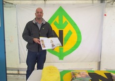 "Andre Boot van Nickerson-Zwaan. Nickerson heeft per 1 juli het uienprogramma van Advanta overgenomen en werkt ook samen met Hazera. "Wij hebben voor de hele wereld een ui", vertelt Andre Boot enthousiast. Hij verwacht volgend jaar veel van het ras 'Centro', dat het nu goed doet in Engeland."