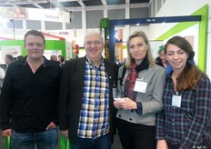 Gerald Langerak met zoon en dochter en franse agent. Zij exporteren veel bio witlof naar Frankrijk