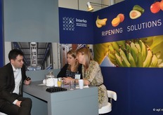 Chris Maat van Interko Ripening Systems in gesprek op de stand.
