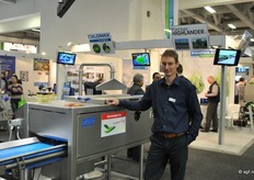 Machiel Honig van ZTI Mechatronics met hun genomineerde innovatie, namelijk een onttrosser ontwikkeld die, na de oogst de steeltjes van de druiven scheidt.