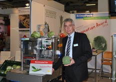 Ron van de Pavert met hun genomineerde innovatie, namelijk de vernieuwde verpakking voor broccoli waardoor het product langer goed blijft in het winkelschap.