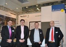 Dirk Braad en Adrii Romanenko (AgroVent) en Jurrien Overheul en Jan Evert de Jongh (D.T. Dijkstra).