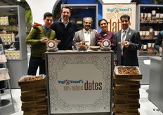 Gerben Slomp, Jochem Geheniau, Yousef Al-Dokhil, Arez Hama en Fahad Al-Dokhil van Yogi & Yousef Dates