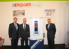 Peter Huigsloot, Marco van der Helm en Marc Paauw van Nijssen Koeling bij een demo-unit van de Filacell. Voor meer informatie: http://www.agf.nl/artikel/107079/Nijssen-demonstreert-Filacell-tijdens-Fruit-Logistica