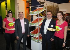 Er zijn meer Lola-appels afgezet in januari dan in heel vorig jaar en dat stemt Mathieu Gremmen en Jan van Ingen natuurlijk tevreden