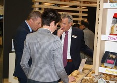 Rob van der Weele van DEEN op bezoek bij Mariska Werring en Claris ten Napel van Leo de Kock