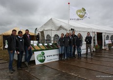 Het team van PPA en rechts Rinus Wisse van TOP