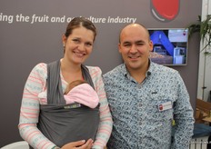 Ook de vrouw en zes weken oude dochter van Joan van Burg namen een kijkje