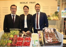 Nicolaï Fruit presenteert haar gamma. V.l.n.r.: Stijn Weckx, Masra Magomedova en Johan De Gendt.