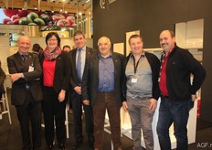 Maarten de Moor (LAVA), Rita Demaré (Voorzitter REO Veiling) Leo Baestaens (Voorzitter BelOrta) en twee Franse telers.
