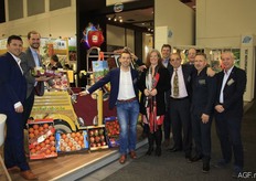 Het lachende team van Group A. de Witte.