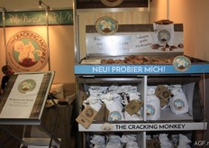 Nieuw concept - the cracking Monkey. Pili noten in een zakje.