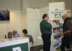 Rik Valk van Bruynooghe in gesprek.