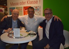 Quint Wilken en Colin Wells van Panalpina met in het midden Frank Levarht