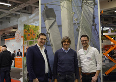 De mannen van Fruit Security met Dr. Robert Spinazze. Spinazze Group is de leverancier voor betonnen boompalen