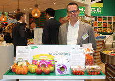 Harm-Jan Eikelenboom van The Greenery achter het schap met nieuwe concepten