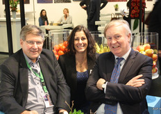 Ton Holthuijsen (Fossa Eugenia), Silvia Janssen (Kompany) en Hans van Es