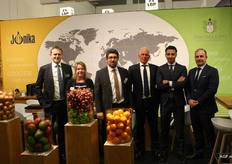 Jonika en Van der Lans werken al veel samen, waarom zou je dan ook niet samen een stand boeken? Vlnr: Jaap Nieuwenhuijse, Wendy van Oevelen, José Nieuwenhuijse, Jaap de Ruijg, Andrea Candiano en Jan van der Lans