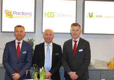 Leander van Bellen (HDG) te midden van Jan-Maarten van Noort en Gert Noorderink van Mooy Logistics