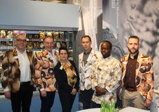 Voor een opvallende outfit ben je bij Banken aan het juiste adres: Jurgen en Rob Banen, Marjan de Boer, Alex Vos, Kjelt de Vries en Bart van Rens