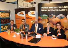 Onze overburen Ronald Velthuis, Paul van den Berg, Piet van Liere, Cees Smits en Tosia Bielicka van FlevoTrade Dronten.
