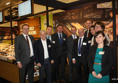Een foto van het FME-team dat in samenwerking met retailers en Foodservice-organisaties een nieuwe schapvisie voor paddenstoelen had ontwikkeld