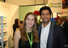 Juan Pablo Salmon startte per 1 november met Central Produce in Barendrecht als Europees verkoopkantoor van een Costa Ricaanse bananenteler. Hier gaat hij met Rebekka Boekhout op de foto