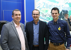 Lindert en Lijn Moerdijk van MSP Onions met een klant. Tijdens de beurs maakten ze bekend te starten met de optische sorteertechnologie van Eqraft