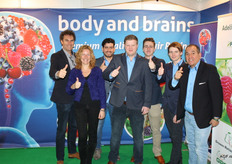 De duimen omhoog bij Jacques Luteijn, Carolien Vervaet, Pablo Henriques, Robbert Leisink, Sebastian Baye, Lucas Herbener en Fernando Nanez van Body and Brains