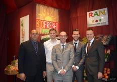 Biofreshi Produce. Een totaal pakket aan bio AGF zoals bv zachtfruit (blauwe bessen). In week 9 start de verkoop van Israëlische Orri mandarijnen. Biofreshi is een service provider voor de Duitse, Nederlandse en Scandinavische markt en levert direct vanaf de teler. Onn Chen, Oliver Hensel, Wim Jansen, Jaap van der Waarden en Gerrit Jan Roza.