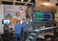 Allround machines uit Andijk levert een programma van machines en lijnen voor het lezen, sorteren, wassen, polijsten, borstelen, wegen en verpakken van groenten.