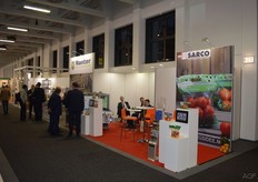 Sarco en Manter samen in een stand.