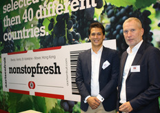 Menno van Breemen (Aartsenfruit Asia) en Jack Aartsen. Aartsenfruit Asia vierde haar 5-jarig jubileum