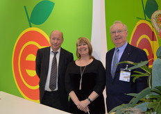 Philippe Devigne, nieuwe medewerker van de directie voor het secretariaat bij Europees Centrum voor Fruit en Groenten, Marion Van Cauteren en directeur Thierry Nuttin.