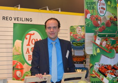 Dominiek Keersebilck de commercieel directeur van REO veiling. De hoofdproducten van deze veiling zijn: prei, tomaten, aardbeien. Reo veiling volgt haar telers naar Frankrijk. In Europa blijft de REO Veiling inzetten op Frankrijk als haar tweede thuismarkt. In Noord Frankrijk wordt 10 hectare Belgische teelt trostomaten geteeld. De Franse tomaten worden vanaf eind maart via de REO Veiling vermarkt onder het label 'Les Nouveaux Producteurs'. Ook het aanbod van aardbeien en de frambozenteelt is sterk toegenomen. Van dit laatste product werden in 2016 400.000 punnets en in 2017 1,2 miljoen punnets verhandeld.