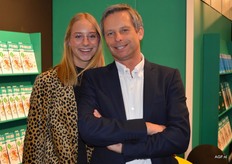 Leon met zijn dochter Sanne van den Oord van Jac van den Oord Potatoes. Hij viert dit jaar het 100-jarig bestaan.